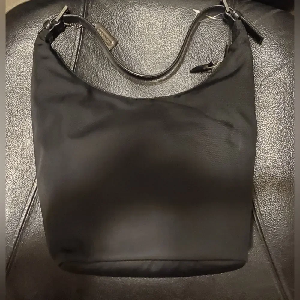 Authentic Women’s Coach hobo shoulder bag, NWT